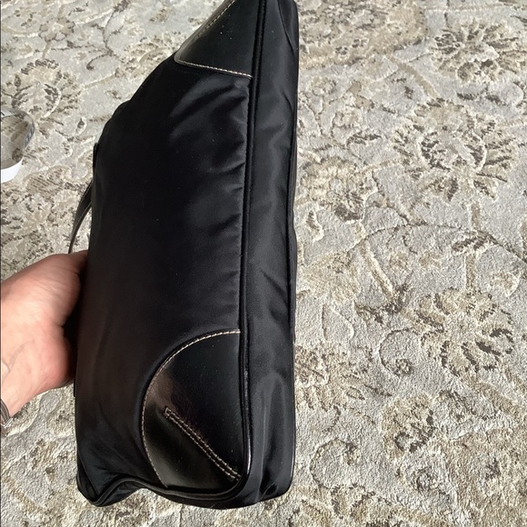 Modern comfy to wear nylon PRADA bag 🌺 GREAT COND. - Picture 8 of 16